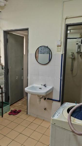 Apartment for Sale at Pangsapuri Rimba Jaya - Zenny Lim - Bathroom - PropertyGuru.com.my
