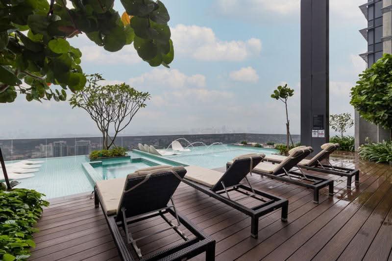 Kediaman Servis untuk Dijual di ViiA Residences - Li Gin - Pool - PropertyGuru.com.my
