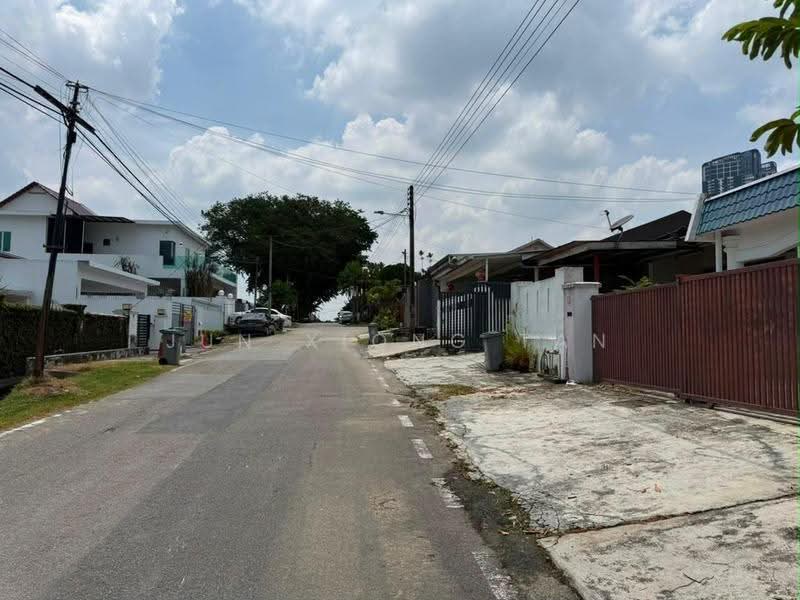 Rumah Teres 1-Tingkat untuk Dijual di Taman Abad (Johor Bahru) - Jun Xiong Tan - Exterior - PropertyGuru.com.my