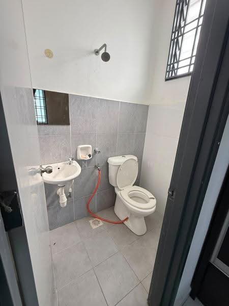 Semi-Detached House for Sale in Taman Mutiara Rini (Skudai) - Jun Xiong Tan - Bathroom - PropertyGuru.com.my