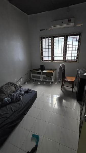 1-storey Terraced House for Sale in Taman Jaya Utama (Telok Panglima Garang) - Surendran Karapiah - Bedroom - PropertyGuru.com.my