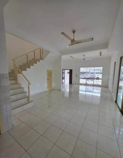 Rumah Teres 2-Tingkat untuk Dijual di Setia Indah (Setia Alam) - Wong Yuan Kong - Living Room - PropertyGuru.com.my