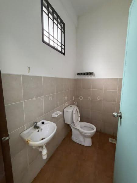 2-storey Terraced House for Sale in Taman Scientex Kulai (Sedenak) - Jun Xiong Tan - Bathroom - PropertyGuru.com.my