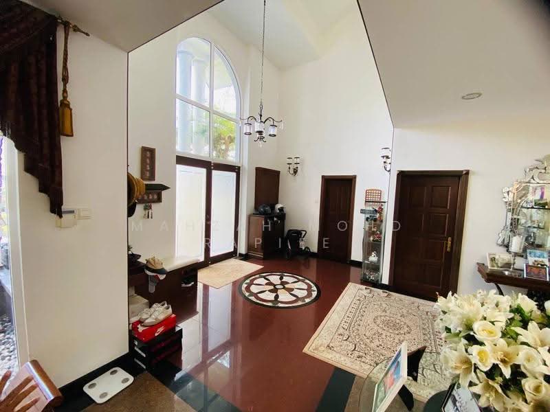 Bungalow House untuk Dijual di Bandar Baru Bangi (Selangor) - Mahzah Mohd Rapiee - Entrance - PropertyGuru.com.my