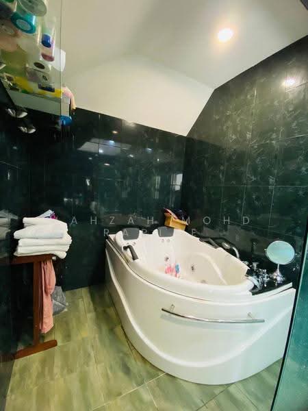 Bungalow House untuk Dijual di Bandar Baru Bangi (Selangor) - Mahzah Mohd Rapiee - Bathroom - PropertyGuru.com.my