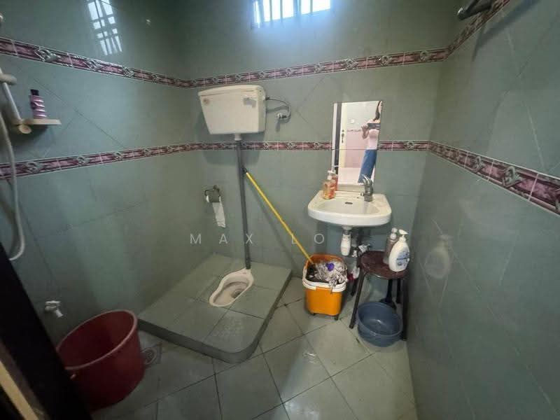Rumah Teres 2-Tingkat untuk Dijual di Taman Molek (Johor Bahru) - Max Loh - Bathroom - PropertyGuru.com.my