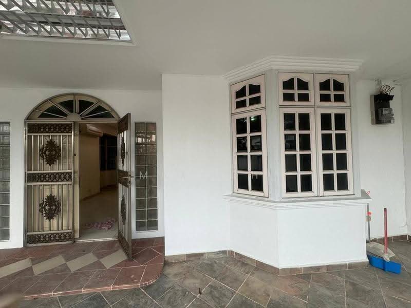 Rumah Teres 2-Tingkat untuk Dijual di Taman Molek (Johor Bahru) - Max Loh - Entrance - PropertyGuru.com.my