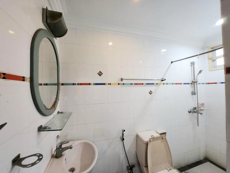 Rumah Berkembar untuk Dijual di Taman Pelangi (Johor Bahru) - Carrien Siow - Bathroom - PropertyGuru.com.my