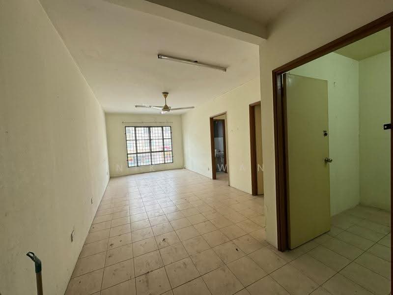 Apartment for Sale at Pusat Komersial Seksyen 7 - NIK AZWAN - Living Room - PropertyGuru.com.my