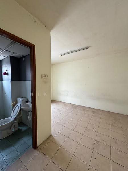 Apartment for Sale at Pusat Komersial Seksyen 7 - NIK AZWAN - Bathroom - PropertyGuru.com.my