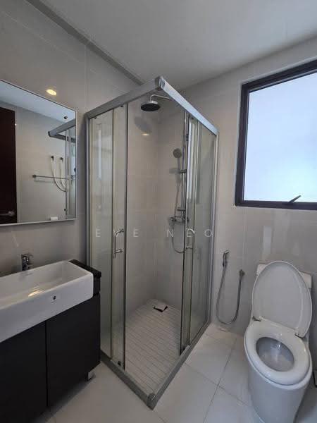 Kondominium untuk Disewa di Kings Bay @ Country Garden Danga Bay - Eve Neo - Bathroom - PropertyGuru.com.my