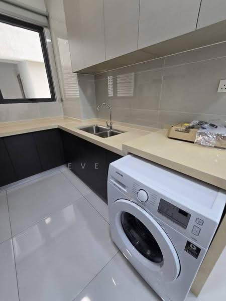 Kondominium untuk Disewa di Kings Bay @ Country Garden Danga Bay - Eve Neo - Kitchen - PropertyGuru.com.my
