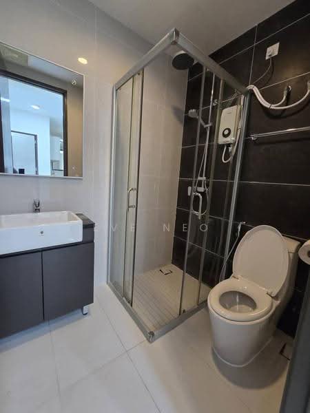 Kondominium untuk Disewa di Kings Bay @ Country Garden Danga Bay - Eve Neo - Bathroom - PropertyGuru.com.my