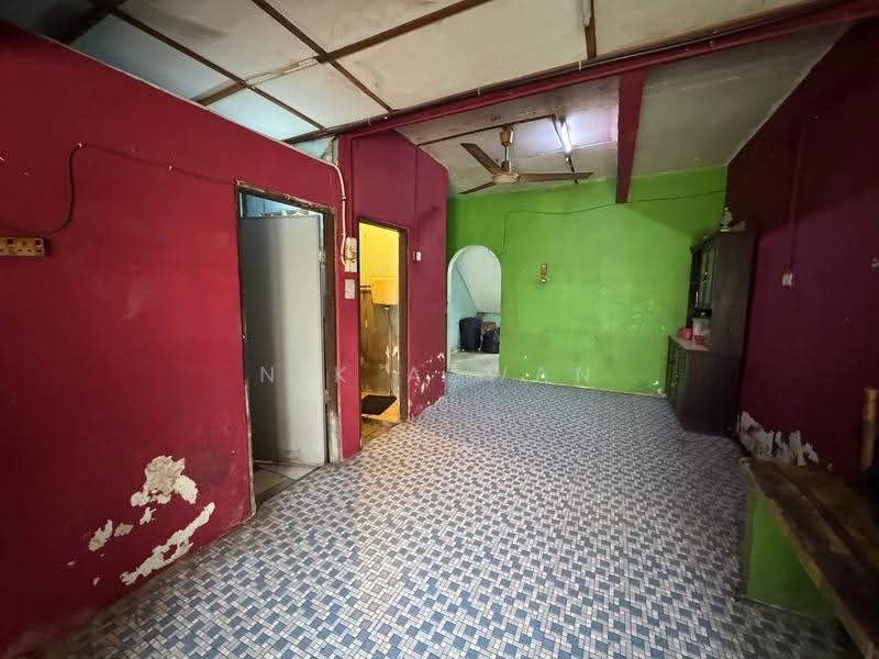 2-storey Terraced House for Sale in Taman Perindustrian Puchong Utama (Puchong) - NIK AZWAN - Interior - PropertyGuru.com.my