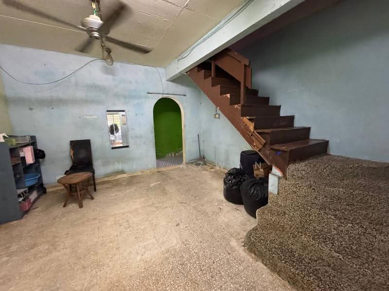 2-storey Terraced House for Sale in Taman Perindustrian Puchong Utama (Puchong) - NIK AZWAN - Interior - PropertyGuru.com.my