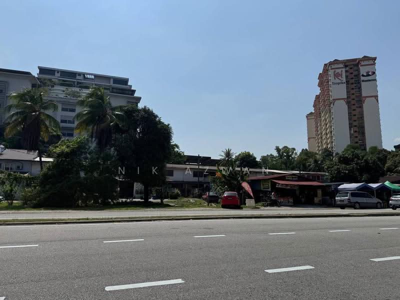 2-storey Terraced House for Sale in Taman Perindustrian Puchong Utama (Puchong) - NIK AZWAN - Exterior - PropertyGuru.com.my