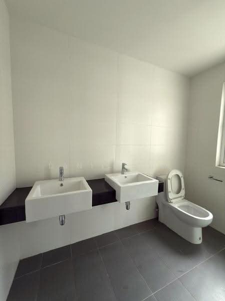 Rumah Teres 3-Tingkat untuk Dijual di Batu 9 (Cheras) - Danilo Lim - Bathroom - PropertyGuru.com.my