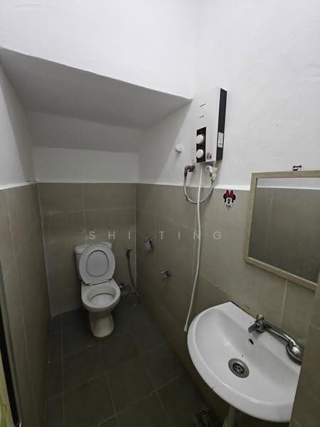 2-storey Terraced House for Sale in Taman Johor Jaya (Johor Bahru) - Shi Ting - Bathroom - PropertyGuru.com.my