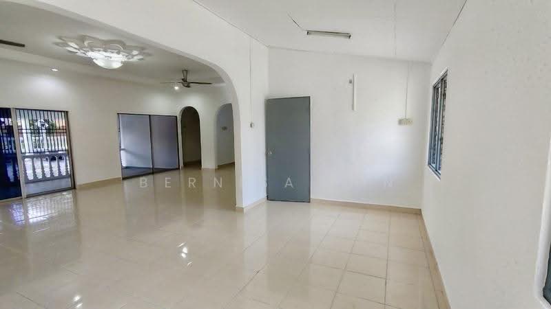 Bungalow House untuk Dijual di SS3 (Petaling Jaya) - Bernisa Bon - Living Room - PropertyGuru.com.my