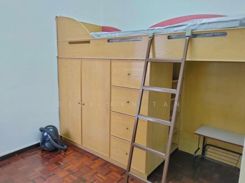 Pangsapuri untuk Dijual di Bukit Dumbar Permai - Dick Ken Tan - Bedroom - PropertyGuru.com.my