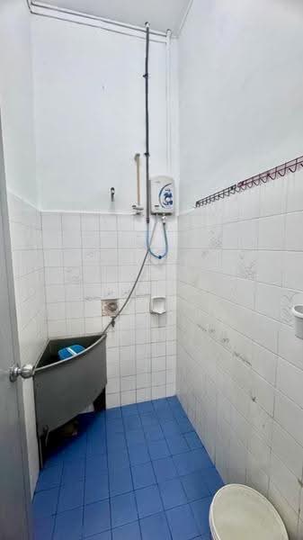 1-storey Terraced House for Sale in Taman Johor Jaya (Johor Bahru) - Carson . - Bathroom - PropertyGuru.com.my
