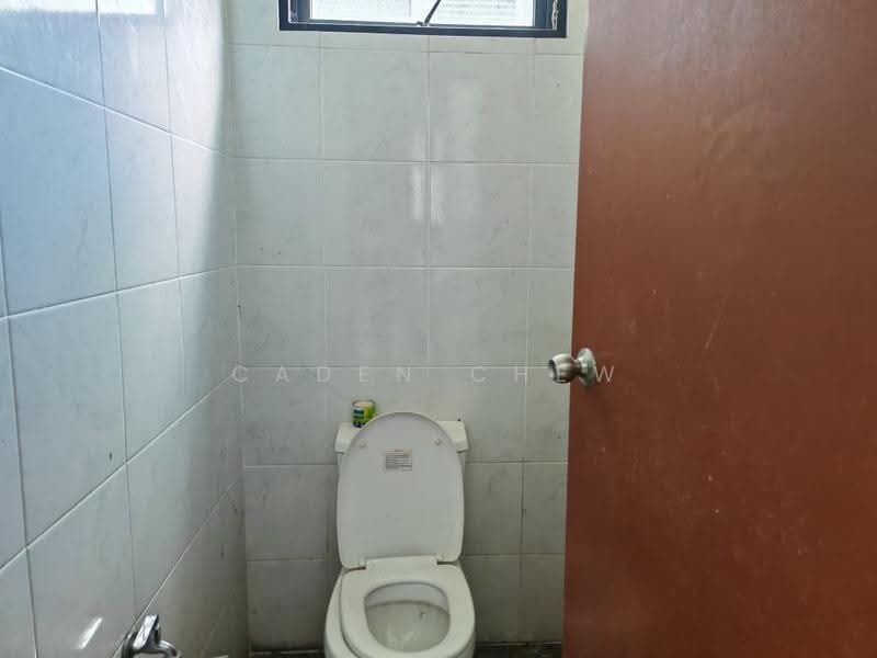 Factory for Sale in Kampung Bukit Kemuning (Shah Alam) - Caden Chew - Bathroom - PropertyGuru.com.my