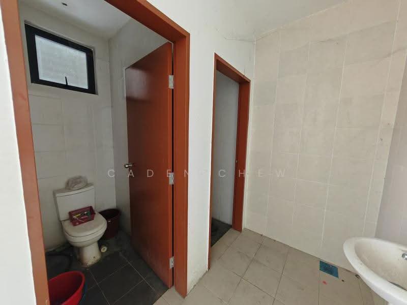 Factory for Sale in Kampung Bukit Kemuning (Shah Alam) - Caden Chew - Bathroom - PropertyGuru.com.my