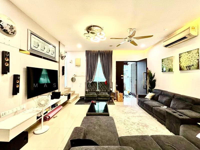 Rumah Teres 2-Tingkat untuk Dijual di Ampang Saujana (Ampang) - Masnizah Arifin - Living Room - PropertyGuru.com.my