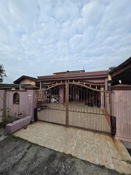1-storey Terraced House for Sale in Taman Rinting (Masai) - Carson . - Exterior - PropertyGuru.com.my