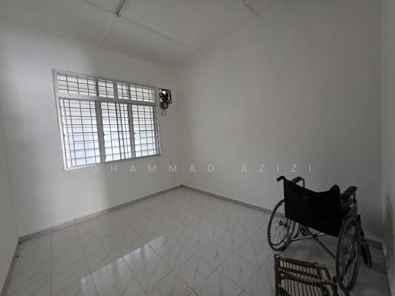 1-storey Terraced House for Sale in Bukit Setongkol (Kuantan) - Mohammad Azizi - PropertyGuru.com.my