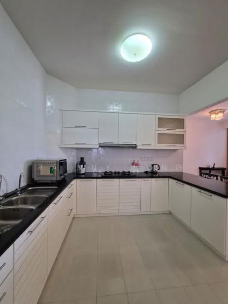 Kondominium untuk Dijual di Marina Tower (Ratu Mutiara) - Rainny Wong - Kitchen - PropertyGuru.com.my