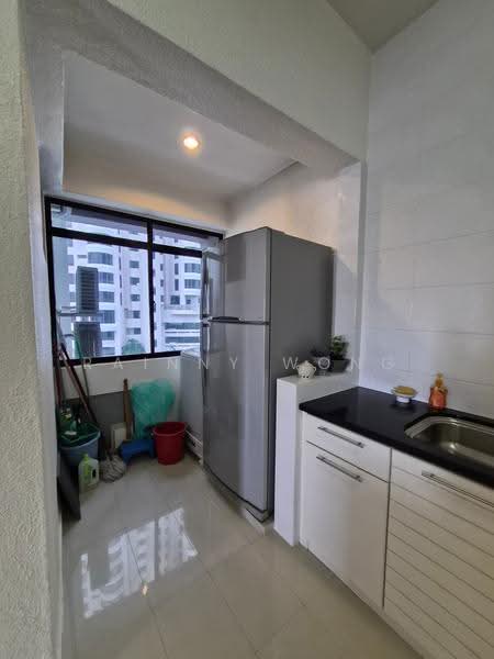 Kondominium untuk Dijual di Marina Tower (Ratu Mutiara) - Rainny Wong - Kitchen - PropertyGuru.com.my