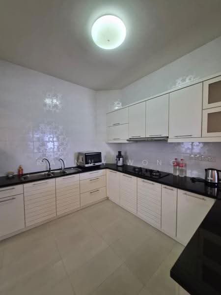 Kondominium untuk Dijual di Marina Tower (Ratu Mutiara) - Rainny Wong - Kitchen - PropertyGuru.com.my