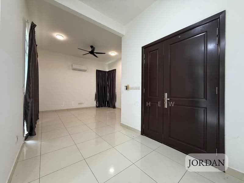 Rumah Berkembar untuk Dijual di Setia Eco Park (Setia Alam) - Jennie Chew - Living Room - PropertyGuru.com.my