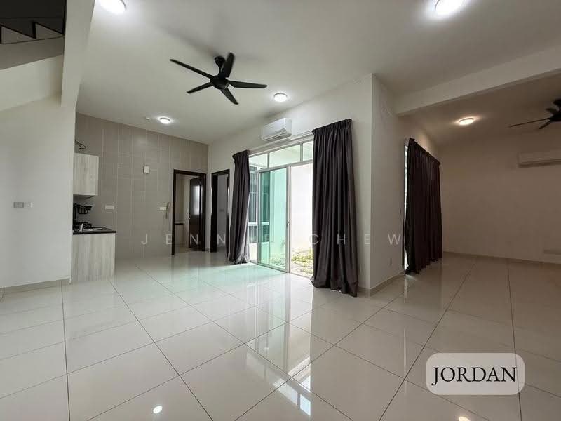 Rumah Berkembar untuk Dijual di Setia Eco Park (Setia Alam) - Jennie Chew - Living Room - PropertyGuru.com.my