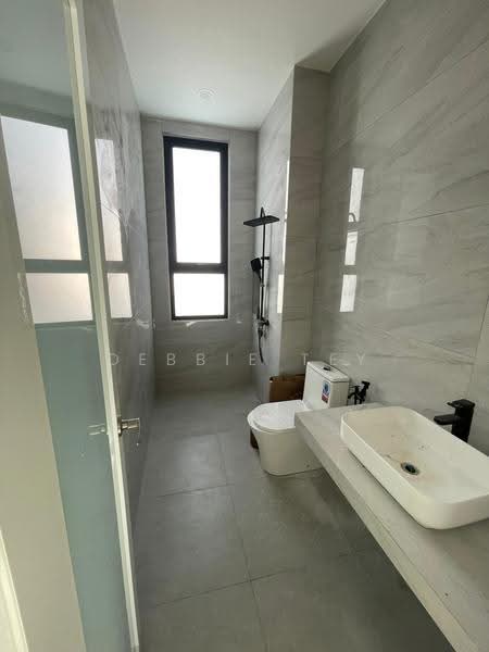 Bungalow House untuk Dijual di Taman Equine (Seri Kembangan) - Debbie Tey - Bathroom - PropertyGuru.com.my