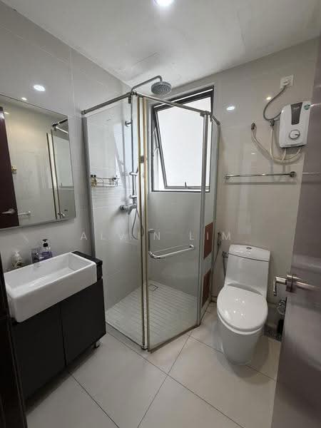 Kondominium untuk Disewa di Bay Laurel @ Country Garden Danga Bay - Alvin Lim - Bathroom - PropertyGuru.com.my