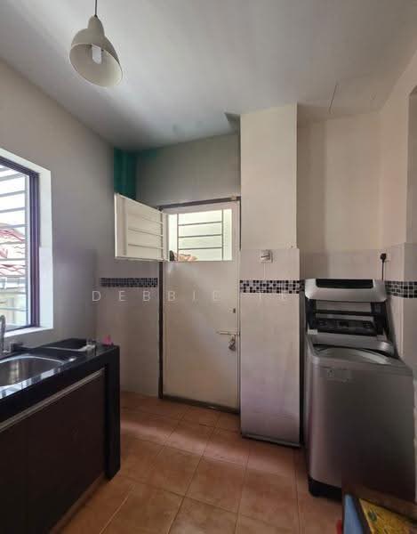 2-storey Terraced House for Sale in Bandar Kinrara Seksyen 6 (Bandar Kinrara) - Debbie Tey - Kitchen - PropertyGuru.com.my