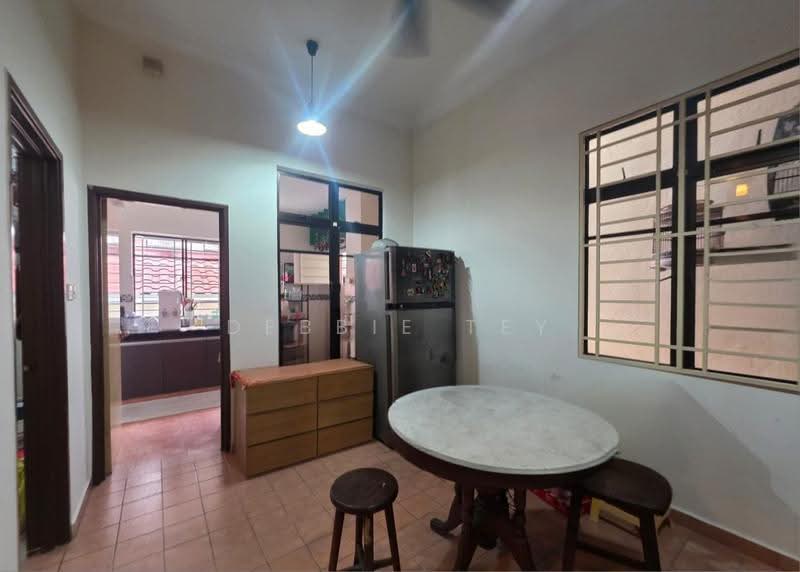 2-storey Terraced House for Sale in Bandar Kinrara Seksyen 6 (Bandar Kinrara) - Debbie Tey - Kitchen - PropertyGuru.com.my
