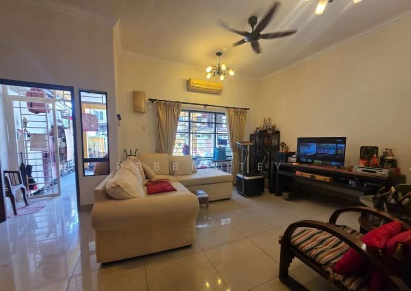 2-storey Terraced House for Sale in Bandar Kinrara Seksyen 6 (Bandar Kinrara) - Debbie Tey - Living Room - PropertyGuru.com.my