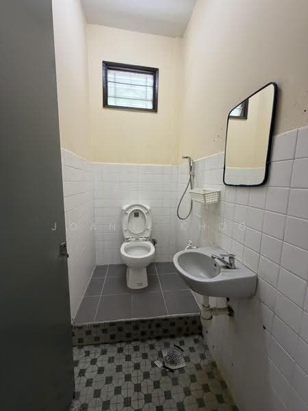 Rumah Teres 2-Tingkat untuk Dijual di Taman Seputeh (Seputeh) - Joanne Khoo - Bathroom - PropertyGuru.com.my