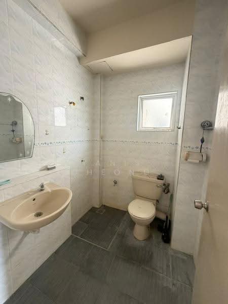 Pangsapuri untuk Dijual di Seri Puri - Yanis Cheong - Bathroom - PropertyGuru.com.my