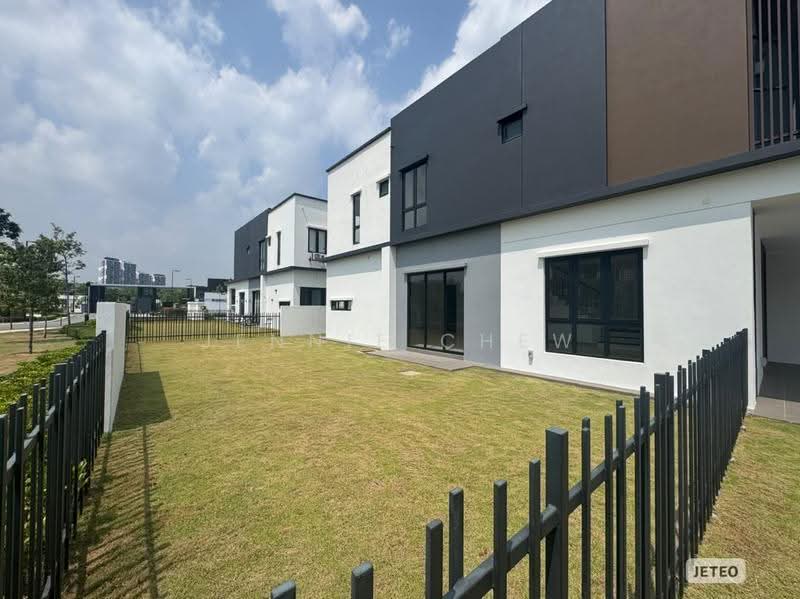 Rumah Berkembar untuk Dijual di Telok Panglima Garang (Selangor) - Jennie Chew - Exterior - PropertyGuru.com.my