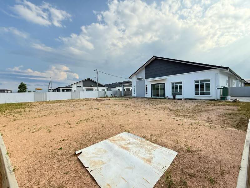 Semi-Detached House for Sale in Taman Bukit Perdana (Kluang) - Shanel Tee - Exterior - PropertyGuru.com.my