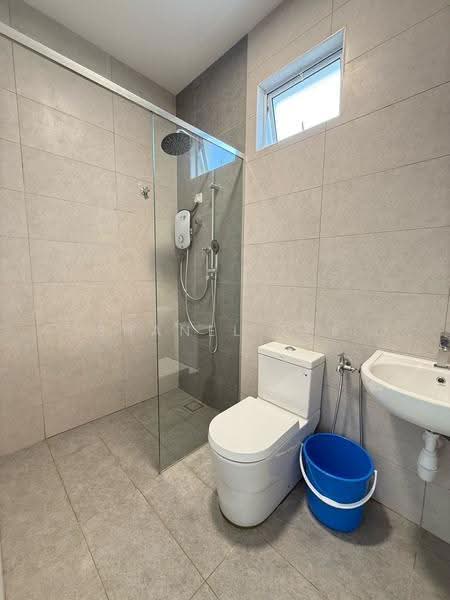 Semi-Detached House for Sale in Taman Bukit Perdana (Kluang) - Shanel Tee - Bathroom - PropertyGuru.com.my