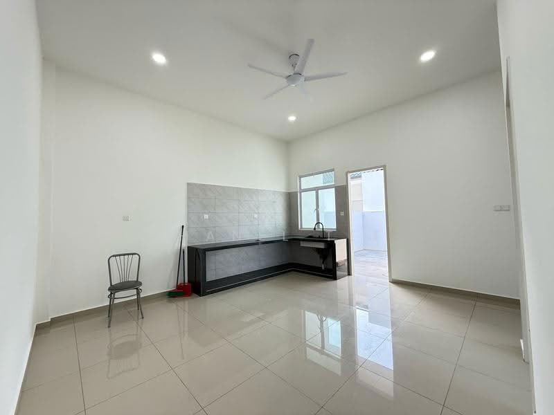 Semi-Detached House for Sale in Taman Bukit Perdana (Kluang) - Shanel Tee - Kitchen - PropertyGuru.com.my