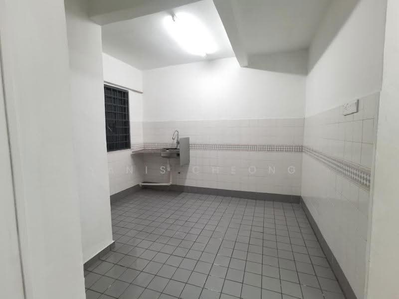 2-storey Terraced House for Sale in Taman Industri Bolton (Batu Caves) - Yanis Cheong - Kitchen - PropertyGuru.com.my