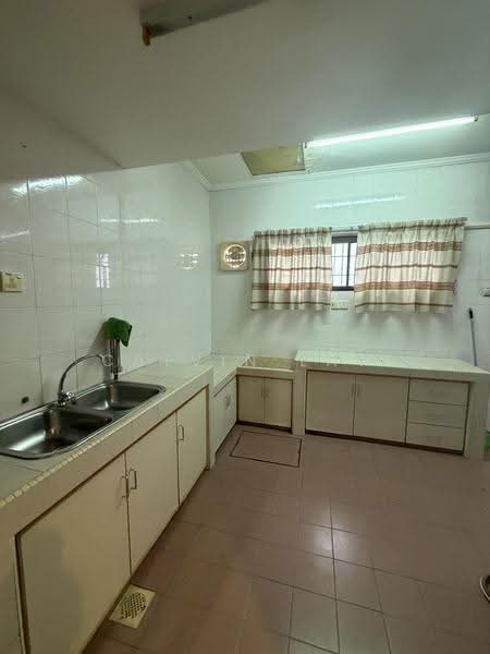 2-storey Terraced House for Rent in Bandar Utama 12 (Bandar Utama) - Calvin Law - Kitchen - PropertyGuru.com.my
