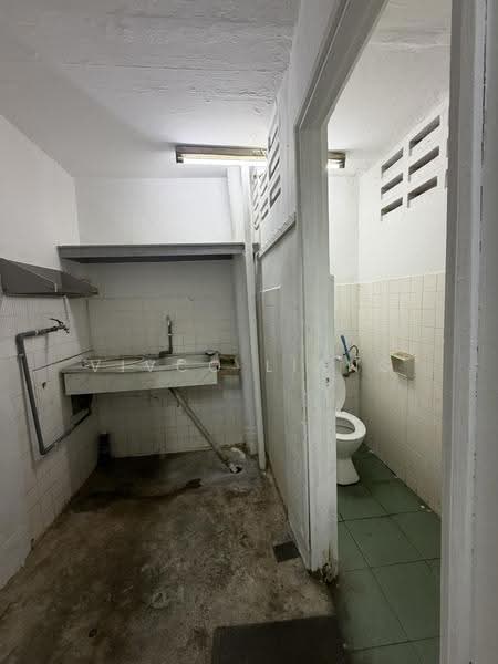 Factory for Rent in Taman Tan Sri Yaacob (Johor Bahru) - Vivco Liang - Bathroom - PropertyGuru.com.my