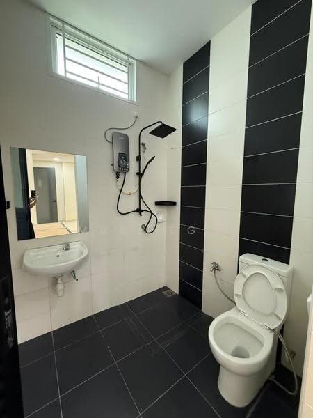 2-storey Terraced House for Rent in Taman Mount Austin (Tebrau) - Muslieg . - Bathroom - PropertyGuru.com.my